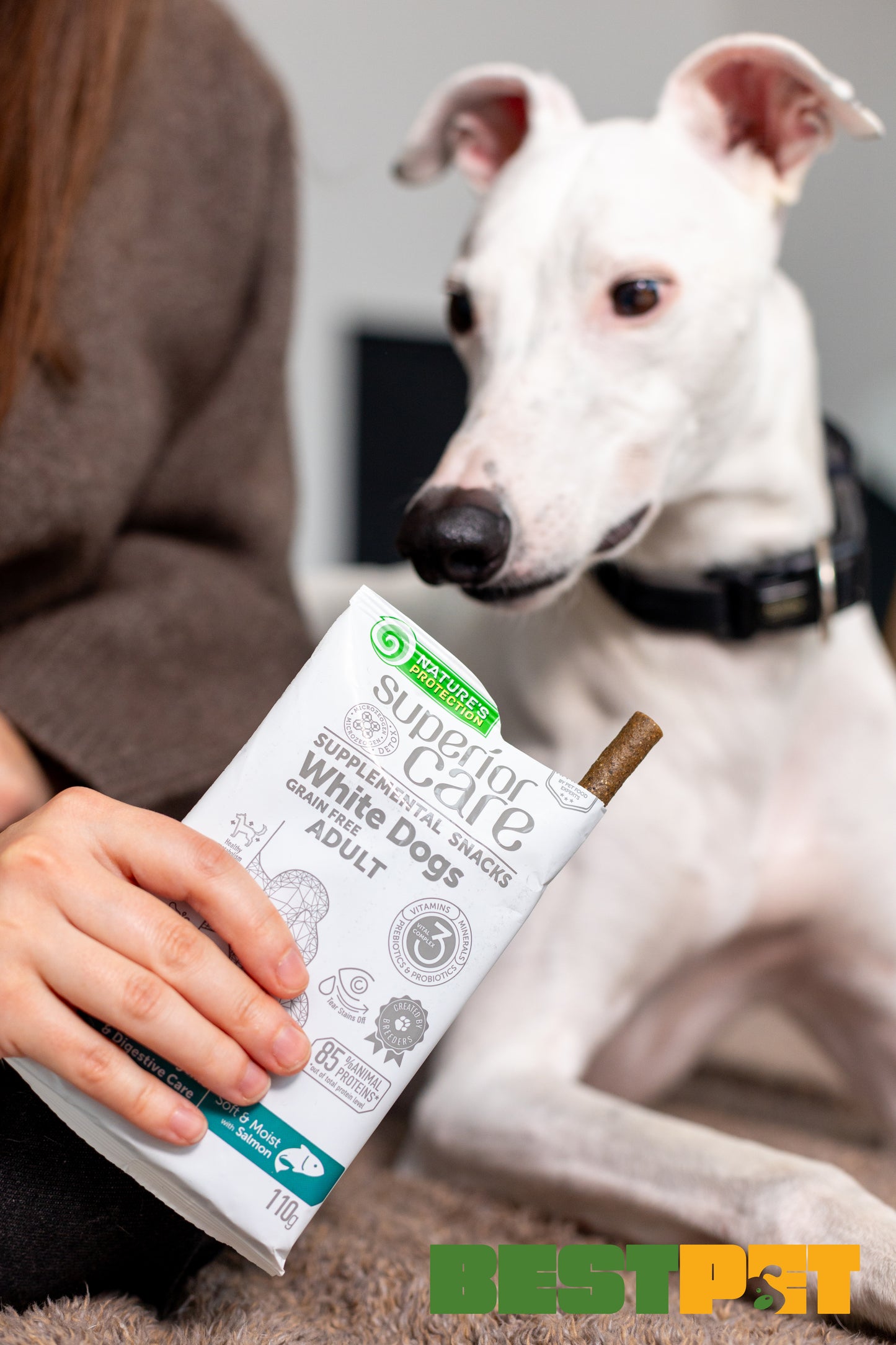 Nature's Protection Superior Care White Dogs Hypoallergenic & Digestive Care Беззернові ласощі для дорослих собак із біл